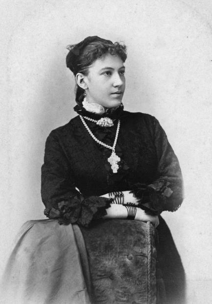 resized_redvelvet_p03E=Minnie Heppenheimer Edward's wife.jpg